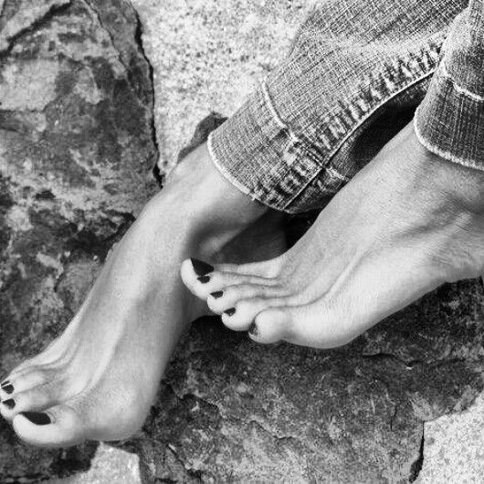 Intornoai50's tweet photo. On the rocks
#ThursdayFeet https://t.co/YtXGn7ELC4