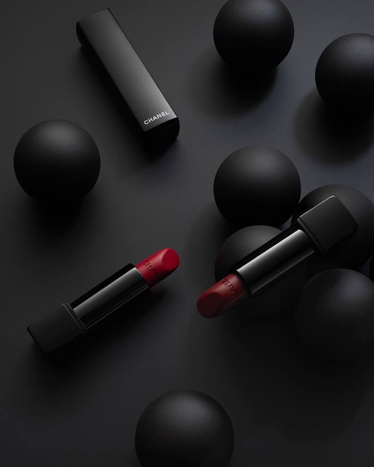 karltaylorphoto's tweet photo. Further exploration of light, form, texture and composition in this recent cosmetics series. Shot with 2 @broncolor lights on a @Hasselblad H6-100, 80mm lens, f16 and focus stack.  #Chanel #CosmeticsPhotography #studiophotography https://t.co/CkGdNKVLQ3
