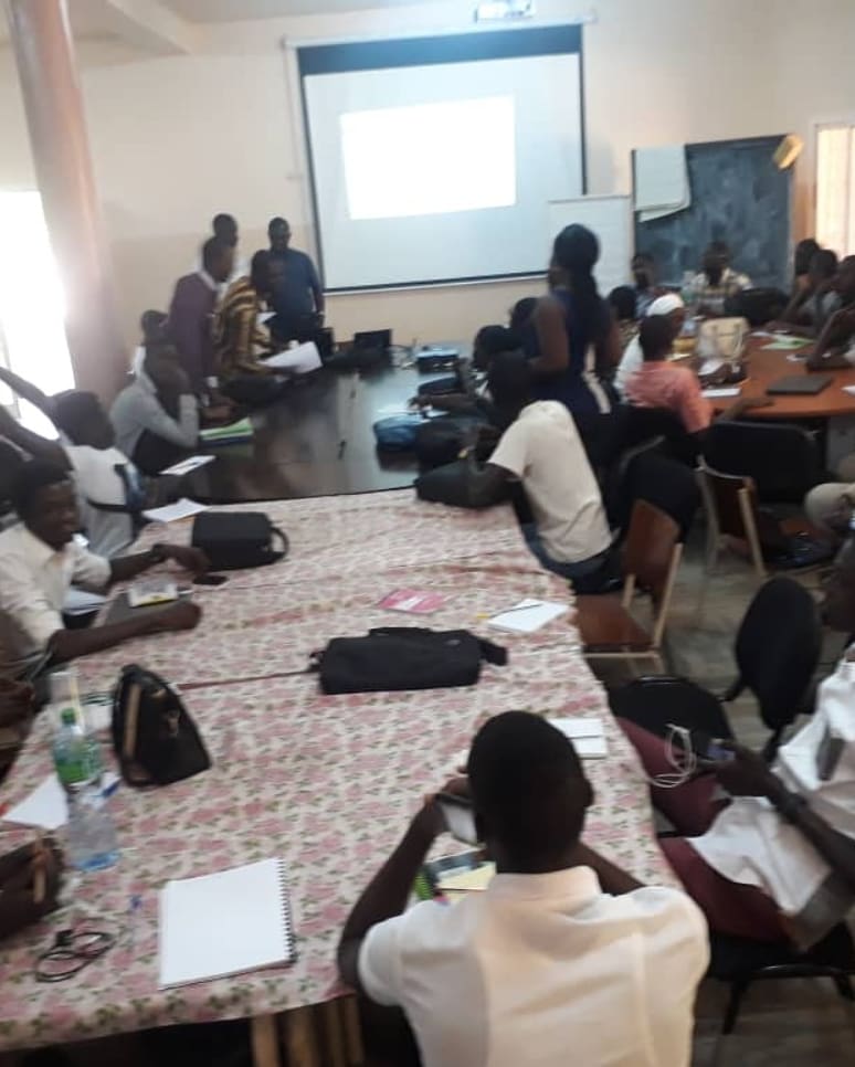 YESAlumniSN's tweet photo. #ThrowbackThursday On #GYSD2019 our #YESUR of Ziguinchor University @dadamaiga and members of the enterpreneurial club of the University organised a panel about enterpreneurship for 50 college students! Well done 🎉👏💪  #GYSD 
#KLYES #YESAlumni #ExchangeOurWorld #YESGYSD https://t.co/osBjmAjqDh