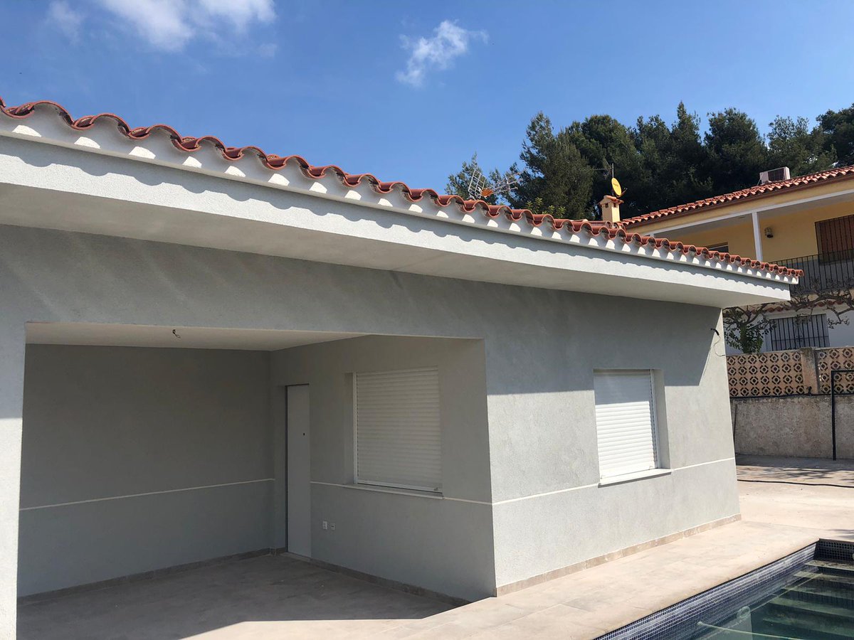 ecoplana's tweet photo. Finalización de rehabilitación de vivienda unifamiliar en urbanización Monte Cristina. Trabajos realizados: limpieza de restos de pintura, aplicación de mortero adhesivo con malla de fibra de vidrio de 160 gramos y acabado con mortero acrílico
#rehabilitacion#gecoltherm #ecoplana https://t.co/ZTivVCNzUT