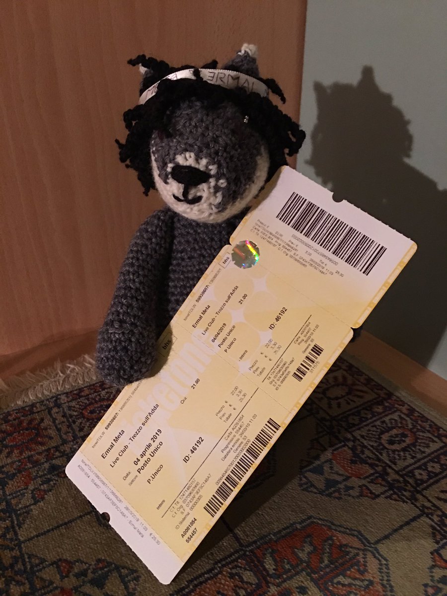 LupoMeta's tweet photo. Sembra ieri che mi preparavo per il live a #Trezzo ed invece è già tempo di prendere in mano il #FanTicket per #Assago! Ma come passa il tempo ohhh!! #aspettandoilforum #Ermalmeta #ConcertoCompleanno 😍🐺😊 https://t.co/KXhABL5cCq