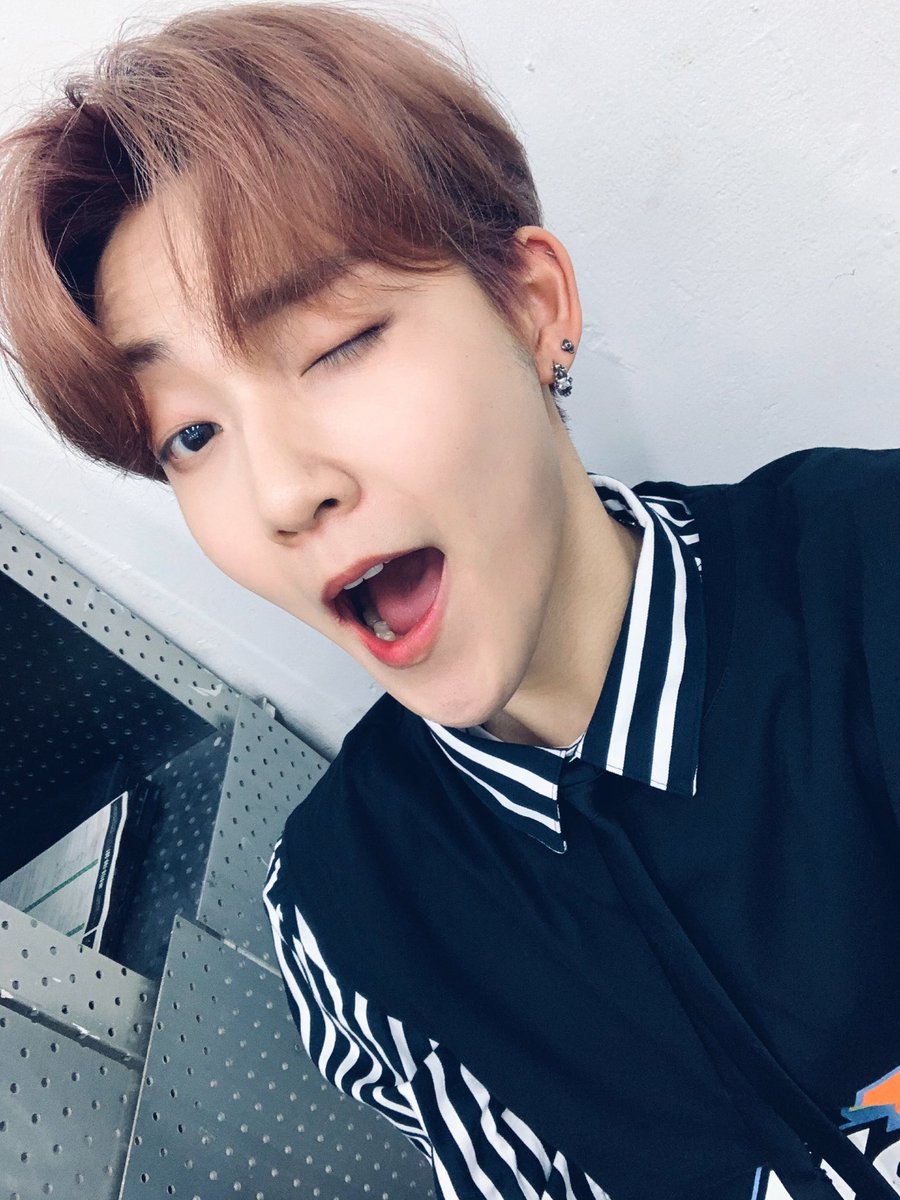 WE_THE_BOYZ's tweet photo. 얼마안남았다아아아아아 see ya soonnnnnnn #iswearmyhairispurple https://t.co/9C10sao0La