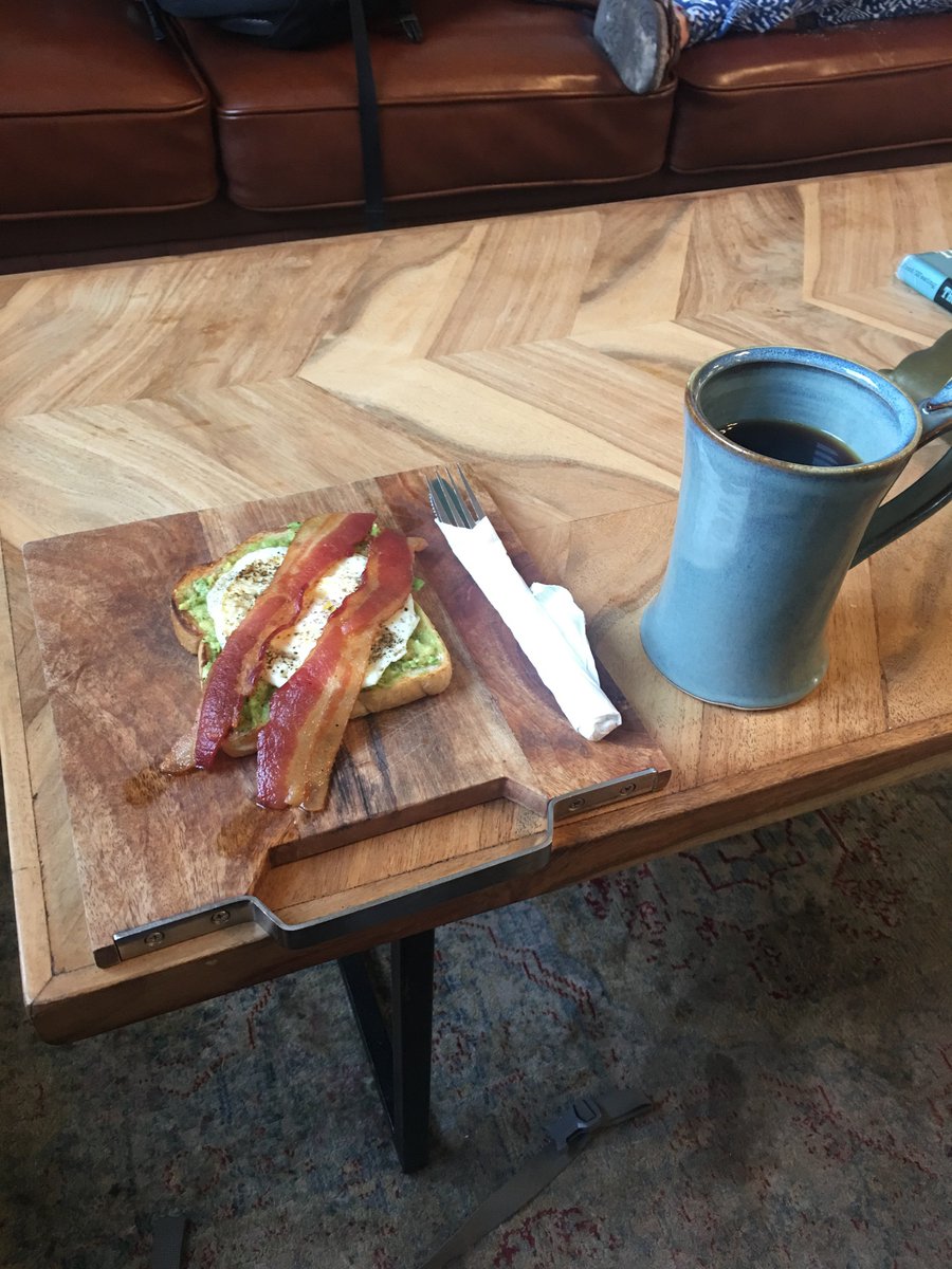 libby_ecompton's tweet photo. only good vibes studying for the quiz in #Math4410 this morning ☺️ https://t.co/QdVURGSYNW