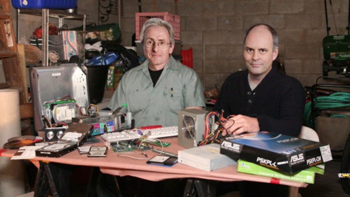 Computer Company Started In Garage 30 Years Ago Now In Smaller Garage trib.al/8Wl3VUx