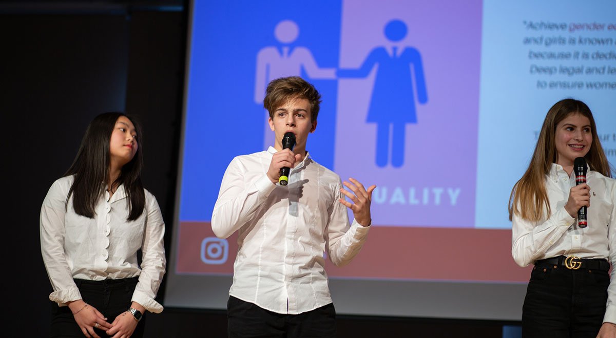 wearehis_'s tweet image. Yesterday has been a special evening for our MYP4 #students! 💥
The #DemoNight was the final event of the #AccelerationLab and yesterday was their pitch night! The winning group has been The Revolutionaries, thanks to a project which tried to solve the #plasticpollution problem.