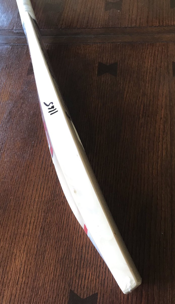 Allthegear99's tweet photo. Another beast of a bat! The MRF Chase Master as used and endorsed by Virat Kohli himself. Stunning piece of willow, lovely grains, sublime pickup and an exceptional ping. 

Price: £384.99
Weight: 2lb 9oz

#bestbats #cricket #kingpings #prowillow #mrf #tcs #thecricketshed https://t.co/Zzk5Y5Ve0w