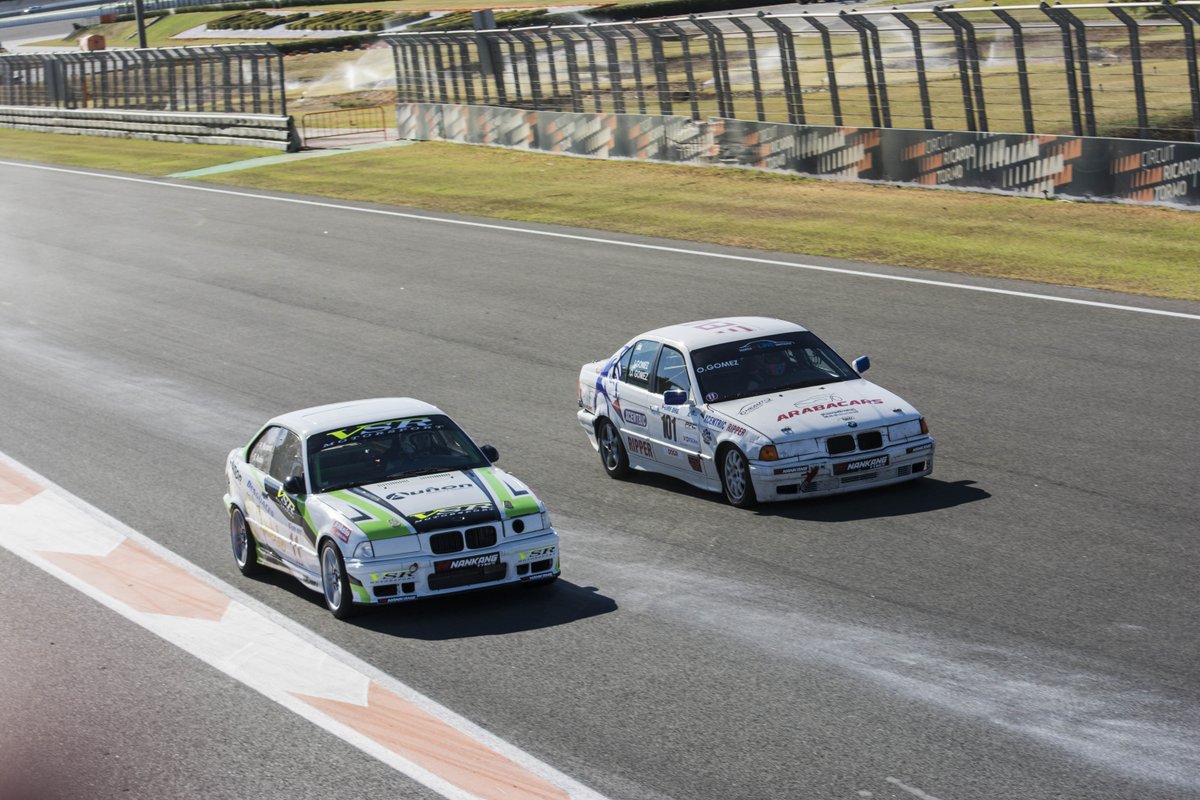 VLineOrg's tweet photo. El Trofeo #VLineEmotions vuelve a la #CECLY para disputar su segunda cita en el @CircuitoNavarra (4-5/05) en 3 carreras, siendo la tercera de ellas la de #BMWRaceDay. Toni Castillo, Óscar abajo y Jonathan Gomez, encabezan la clasificación general con muy poca diferencia https://t.co/JQZUpjYGvH