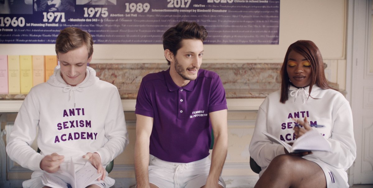 spiceemedia's tweet photo. Les bénéfices des #uniformes du nouveau #clip de @angele_vl seront en partie reversés à @lamaisondfemmes : une structure unique qui offre aux #femmes victimes de #violences un chemin pour se reconstruire. 
Le combo parfait : soutenir une bonne cause avec #style ! https://t.co/cETBKQVAXD