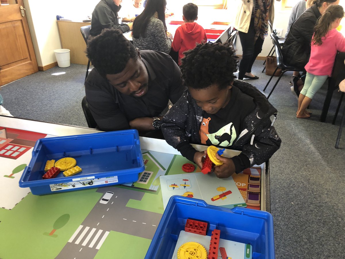 teachittoday's tweet photo. What an amazing concept - The Parklands Playground - showcasing innovative learning to our @ParklandsTweet parents #AppleDistinguishedSchool https://t.co/I9izBy1iP8