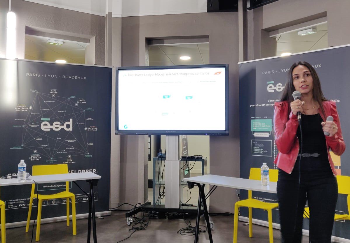GranadaKyc's tweet photo. Granada on stage to talk about blockchain and business perspectives! #Blockchaincorner @signalweek https://t.co/TMT85O8Cmr