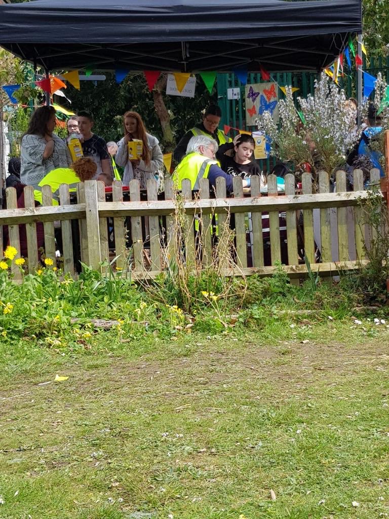 ElimLifeChurch's tweet photo. Such a good day yesterday as we celebrated Easter on the Wyrley Birch! Lots of families blessed! Great to work in partnership with others to bless our communities. #makethemostofeaster #transformourcommunities #lovebrum #church https://t.co/aEJ8qqrtdU