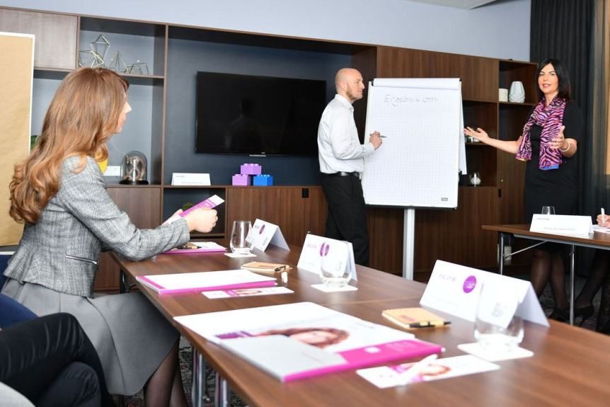 wumbrandspaces's tweet photo. Ein neuer Beitrag in unserem WUM Blog! Alles Wissenswerte über die neuen WUM Messetrainings! 🤗 #messemensch #messe #messebau #messefan #wumdesign #eventmanagement @escolar_fair https://t.co/creC9rkSjj https://t.co/pZfLzkZnBv