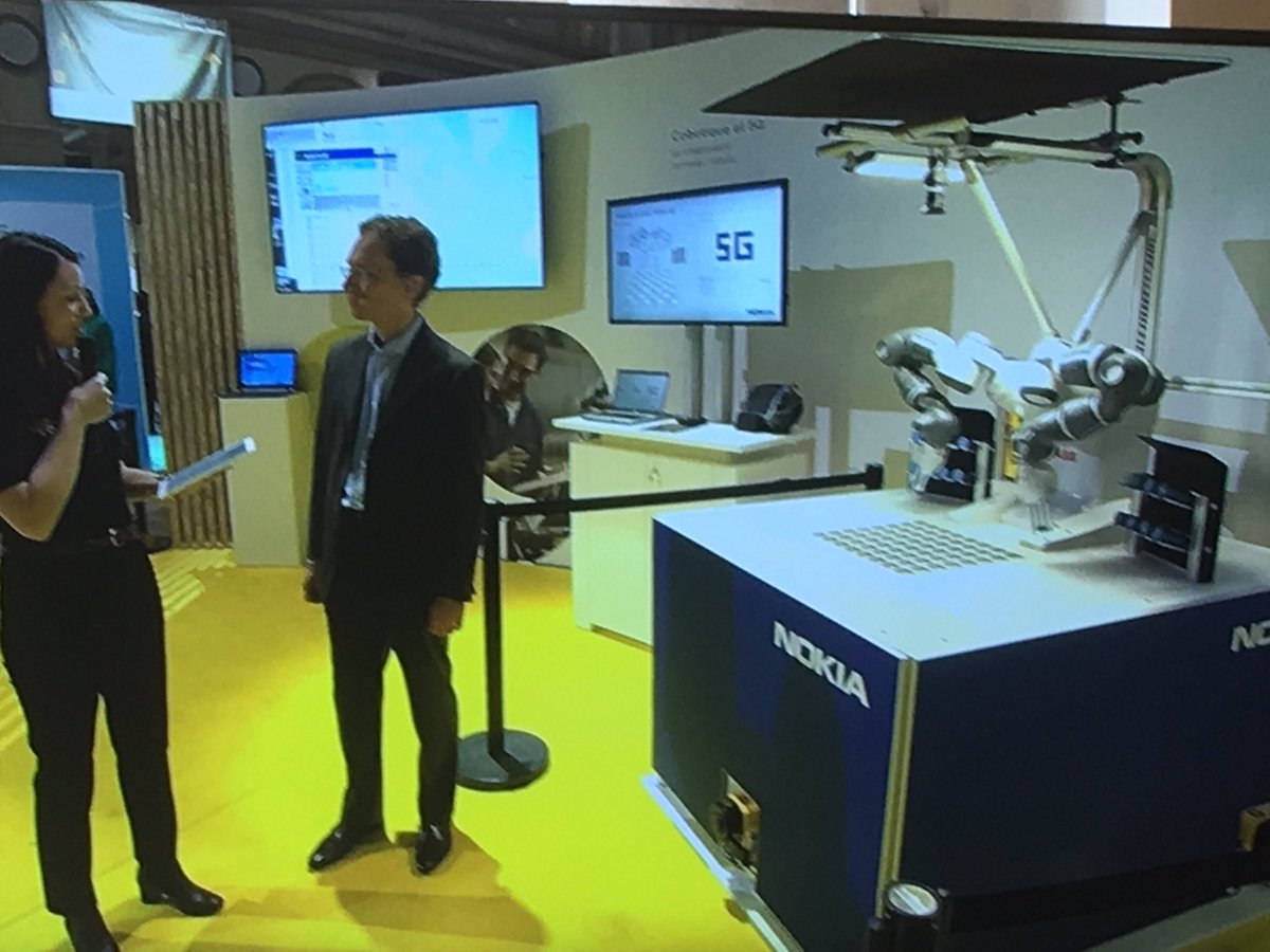 traissac1's tweet photo. #OBSummit l industrie du futur c est deja du concret avec la 5G la securite est clef dans nos industrie avec les casques VR la réalité augmentée gage de securite et maintenance à distance et formation @NadineFoulonBel @nokia @amb_digit @amb_innov_idf @acsed_orange https://t.co/718cBxWMn8