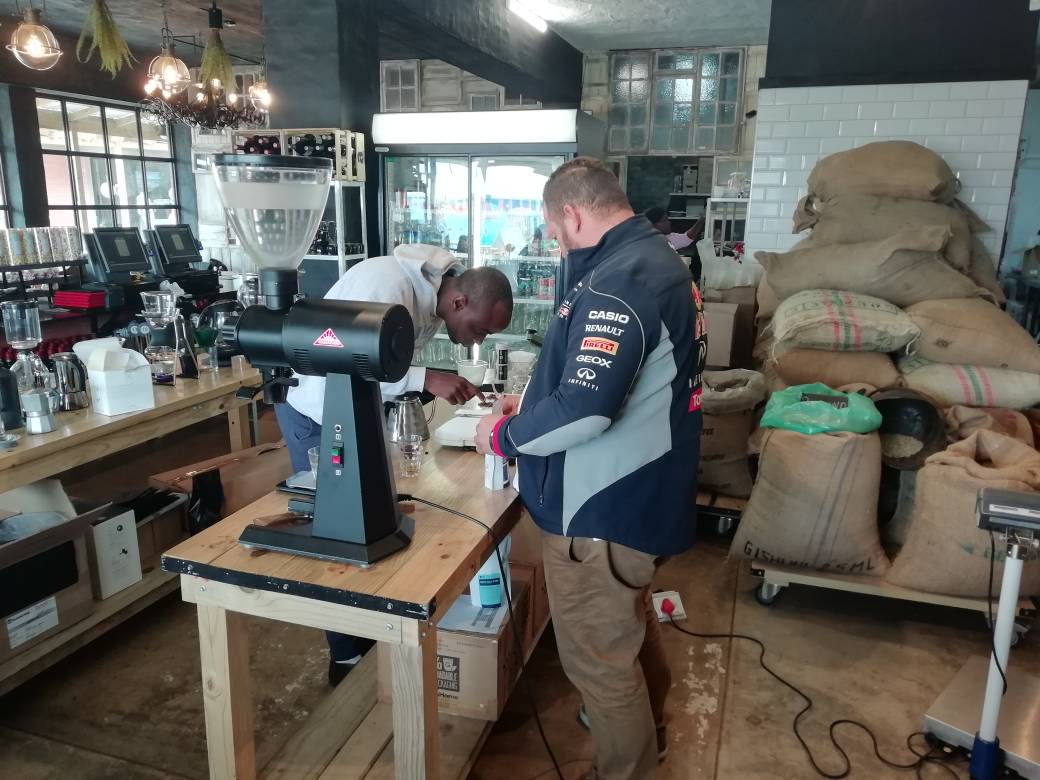 panroastedcoff's tweet photo. Tasting some #Brazil #coffee with the guys from Infood Coffee Roastery in Jbay #pourover #LoveCoffee https://t.co/uuUKOfXFGx