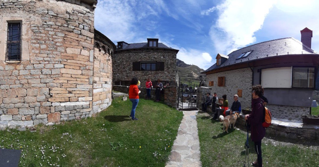 Pyrenades's tweet photo. Presentació de Tintin en Aranès i Passejada pels poblets de Naut Aran
Uneix-te al nostre canal de Youtube "Pyrenades Festival" i segueix en directe totes les jornades. També pots seguir-nos a Facebook o Instagram.
#Pyrenades2019 està en marxa
@Val_dAran @visitarties @visitvielha https://t.co/0ahkMZaUDH