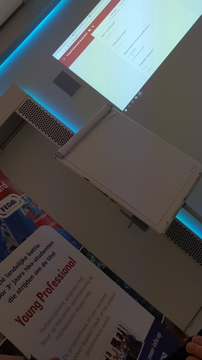 FEDA_NL's tweet photo. Met 12 enthousiaste en betrokken leden van de FEDA jury Young Professional om tafel. Volgende generatie in de spotlight. #ypa #letthegamesbegin #feda #hogeschool #mechatronica #industrieleautomatisering https://t.co/AiO7MkwD45