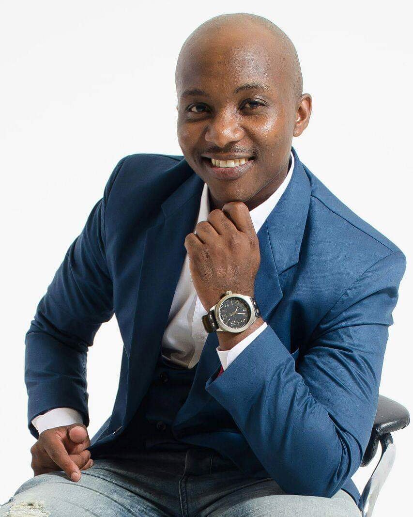 jozifm's tweet photo. Road to Lyric Theatre. Jumbo in studio talking @Betu_music live recording on Saturday.

Live at 11:05 with Zama Mncwango on the #MMCGE direct on Jozi Fm

105.8//Channel 878 Audio Bouquet on DSTV//www.jozifm.co.za

#AmandlaOkunqoba
#SekwenzekeKonke https://t.co/AKWCx2x89H