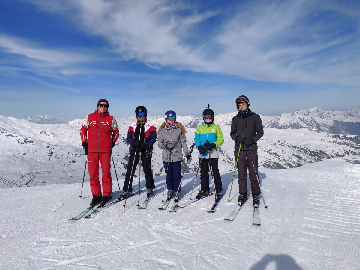 bas_sport's tweet photo. A depleted top group first thing in the morning at the top of the mountain! https://t.co/Svsf6Ccxrm