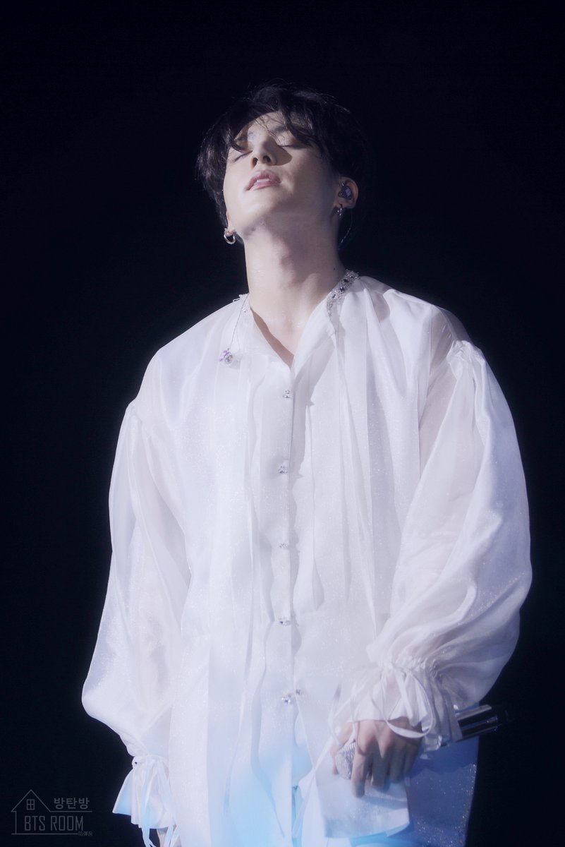 Pt2SoDark's tweet photo. Ах, ну что за Ангел?

THE LOVE YOURSELF TOUR 

#BTS #방탄소년단
#JUNGKOOK https://t.co/7eMH521Fe1