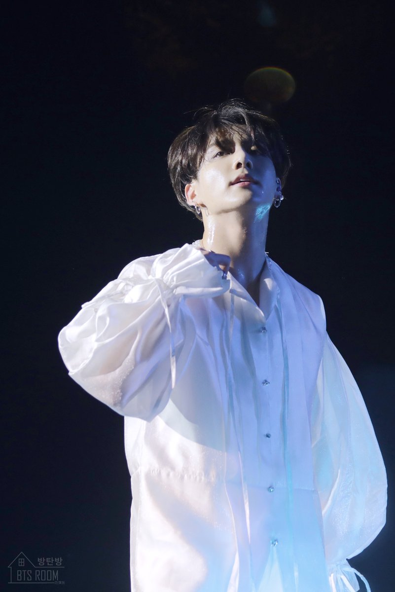 Pt2SoDark's tweet photo. Ах, ну что за Ангел?

THE LOVE YOURSELF TOUR 

#BTS #방탄소년단
#JUNGKOOK https://t.co/7eMH521Fe1