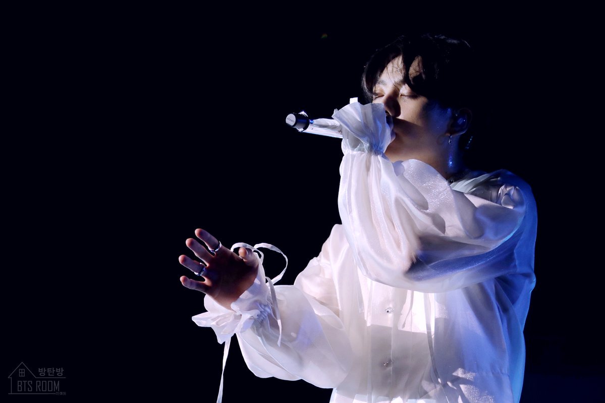 Pt2SoDark's tweet photo. Ах, ну что за Ангел?

THE LOVE YOURSELF TOUR 

#BTS #방탄소년단
#JUNGKOOK https://t.co/7eMH521Fe1