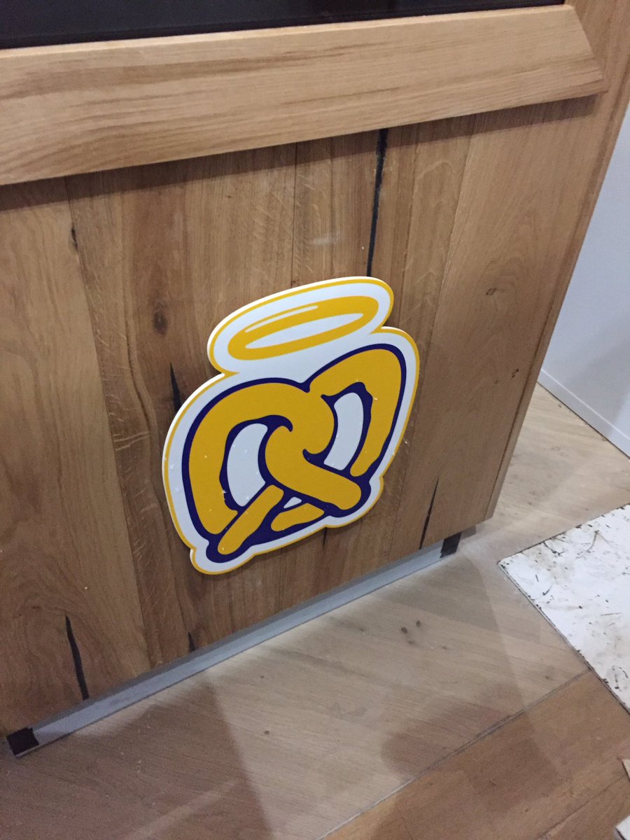 CaptureIA's tweet image. New @AuntieAnnesUK site opening in Touchwood this weekend @MoodSigns #touchwoodsolihull