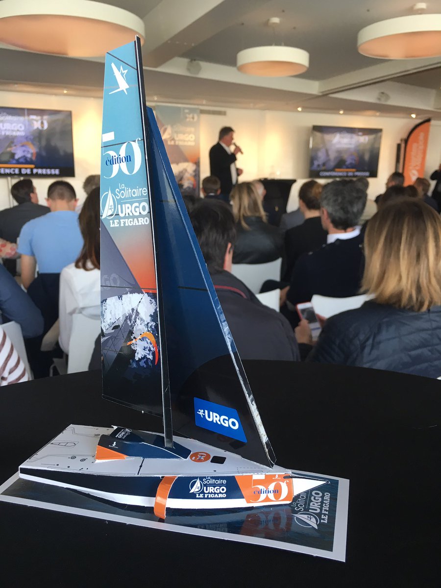 En direct de la conférence de presse de <a href="/LaSolitaire_50e/">Berk Heddon</a> à <a href="/nantesfr/">Ville de Nantes</a> avec une jolie maquette du @ClasseFigaroben aux couleurs de la 50ème édition ! 🤩