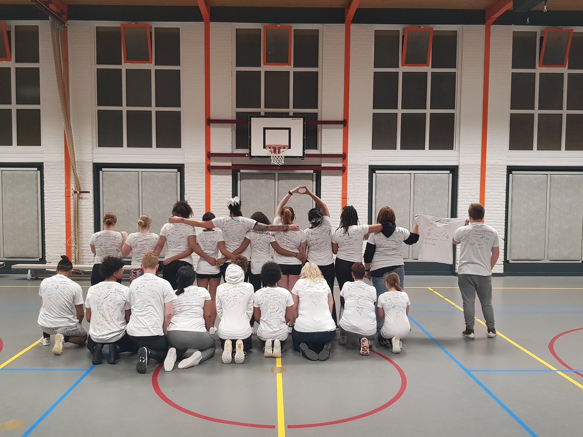 Gisteren positieve vibes bij 010cheerleaders (over de streep en positieve tshirts)