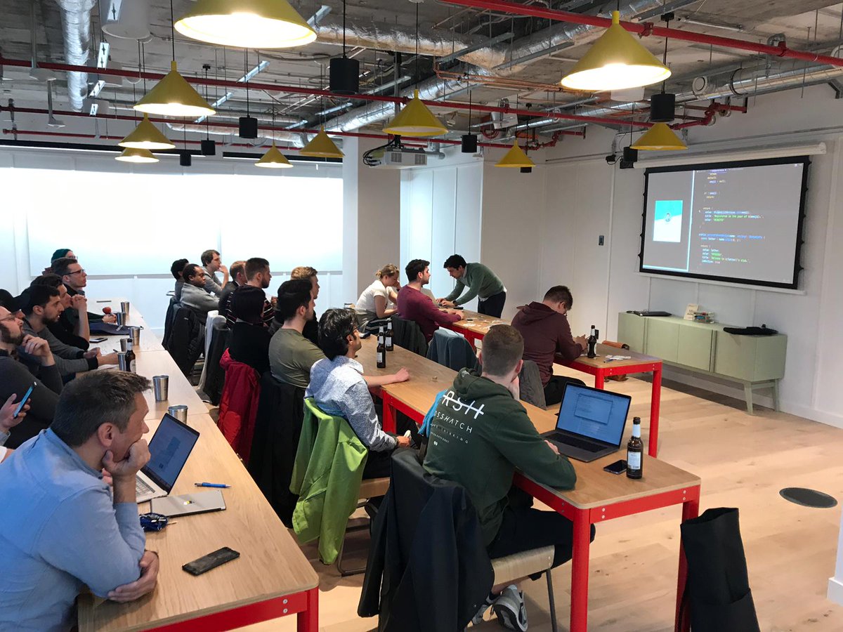 plainconcepts's tweet image. ¡Ayer tuvo lugar el primer meetup en nuestras nuevas oficinas en #Frankfurt! 🇩🇪🙌 Arrancamos con @CKGrafico dirigiendo una sesión sobre #VueJS y con el cartel de aforo completo. ¡Gracias a todos por asistir! Esto sólo acaba de empezar 😉 #vuejsfrankfurt