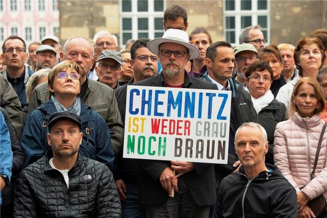 Ciwgnb's tweet photo. ❤

#wedergraunochbraun
#Pressefotodesjahres

https://t.co/UNoeokFjCw https://t.co/7qtKqL60Ll