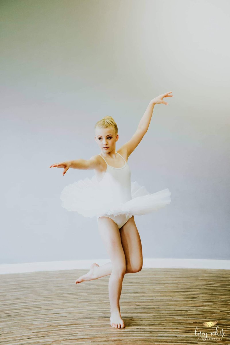 LucyWhitePhotog's tweet photo. Another quick favourite from @upstageacademy #ripon fabulous #dancers #sisters #ballerinas. Make up by the wonderful @vicbelle1 💕 #dancersofyorkshire #ballerinalife #ballerina #tutu #harrogate #northyorkshire https://t.co/5Mzuz68sOB