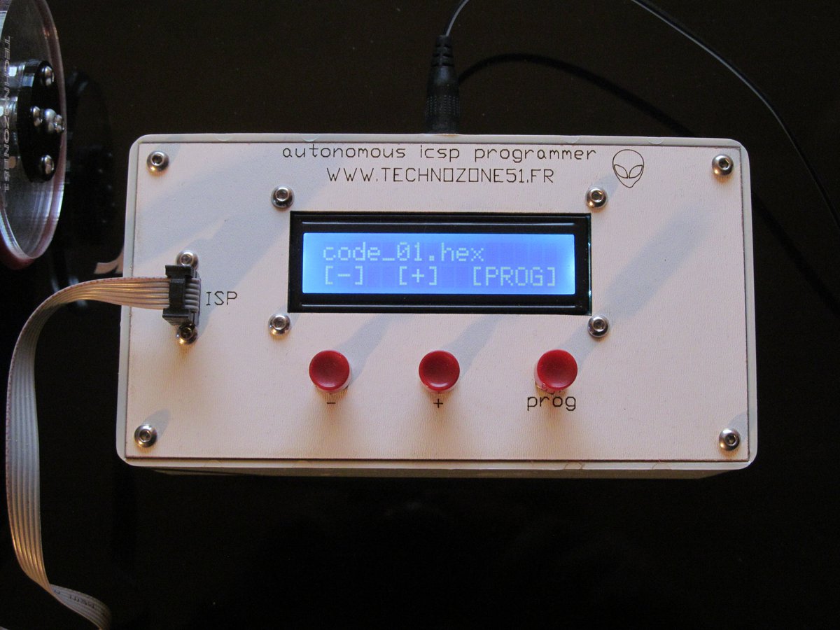 technozone51's tweet image. Le programmateur autonome @technozone51 pour #arduino est enfin terminé. Plus besoin de PC pour programmer les fichiers hex dans l&apos;arduino. Jusqu&apos;à 256 fichiers peuvent être stockés sur la carte SD. Trop pratique pour uploader les #bootloader par exemple ...