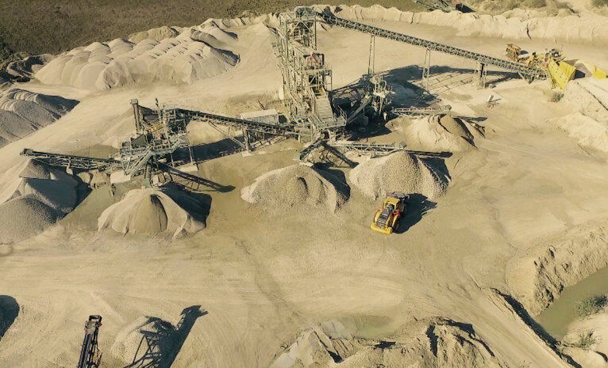 New shovel working in the quarry! A great picture taken by our #drone 

#lightwaterquarries #quarrylife #loadingshovel #volvo #volvol180 #volvoshovel #quarry #yorkshire #localbusiness #service #quality