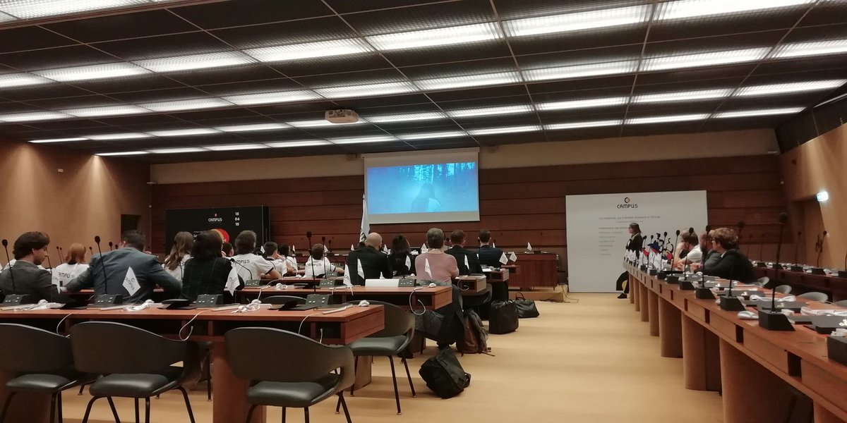 agenceasb's tweet photo. En direct du Palais des Nations (@UNGeneva) pour la conférence "La #violence, ça s'arrête d'abord à l'école" de l'@ONGCAMPUS. 🙌🏻🇺🇳💙 https://t.co/MkiXBAy2Ze