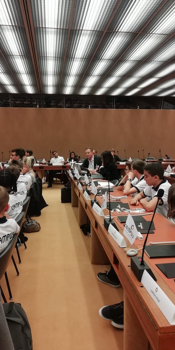 agenceasb's tweet photo. En direct du Palais des Nations (@UNGeneva) pour la conférence "La #violence, ça s'arrête d'abord à l'école" de l'@ONGCAMPUS. 🙌🏻🇺🇳💙 https://t.co/MkiXBAy2Ze