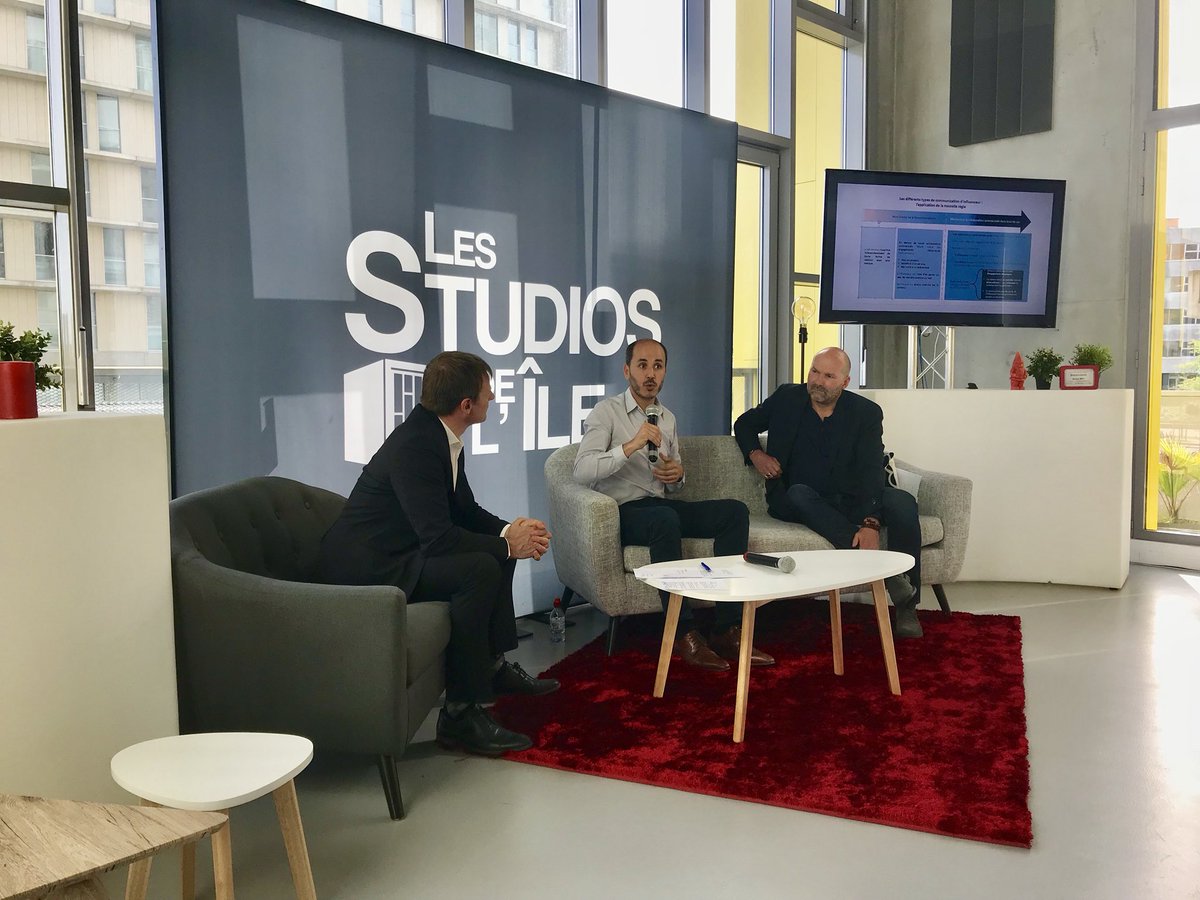 Edogan4's tweet photo. En deuxième partie nous retrouvons Florent Douard @France2tv ainsi que Mohamed MANSOURI de l’@ARPPR qui nous parlent de la déontologie dans le milieu de la communication. #colloque #ctoutcom @SUP_DE_COM https://t.co/aTdAwKVKqi