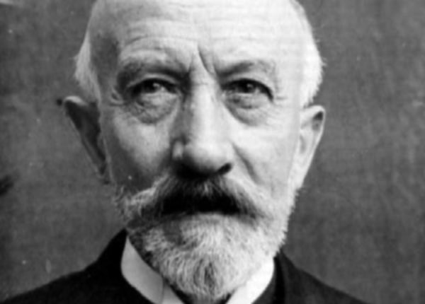 83% reached and 4 days left. We need 6000€ to restore the grave of the father of cineman, special effects, science-fiction, series, commercials, ...
Are you going to help him ?  <a href="/gmeliesproject/">The Georges Méliès project</a> 🙏
#georgesméliès #pèrelachaise #sciencefiction #crowdfunding