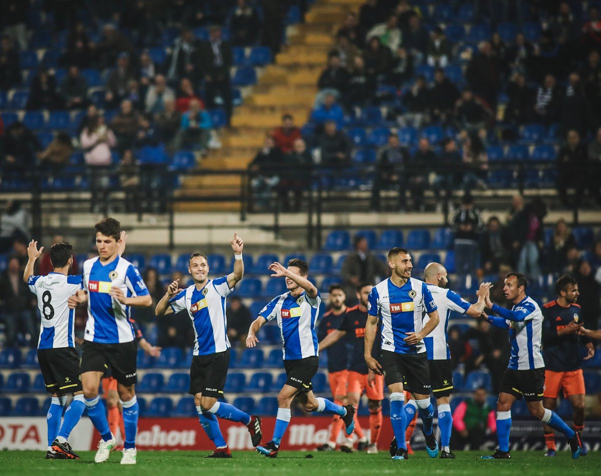 santihagochas's tweet photo. @cfhercules @CESabadell Es el ascenso, el orgullo, y la rabia de todos los Herculanos
Solo vale ganar 💪🔵⚪🔵💪
Siempre Macho Hércules 🔥 https://t.co/M85PrYNX5H