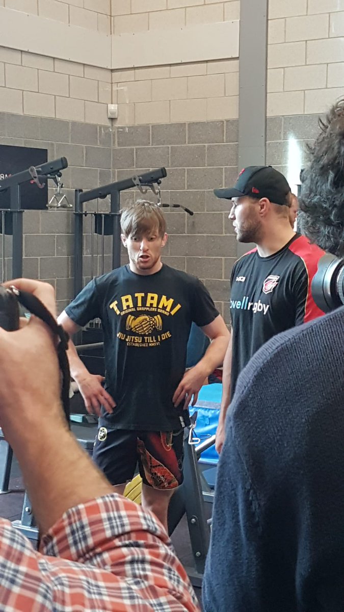 CageWarriors's tweet image. When MMA meets Rugby 👊 🏉

Cage Warriors world champion @jackshoremma trained with @dragonsrugby ahead of #CW104 and Judgement day on April 27th 👏  A HUGE date for Welsh sports!

@BBCScrumV piece coming Sunday... 📺