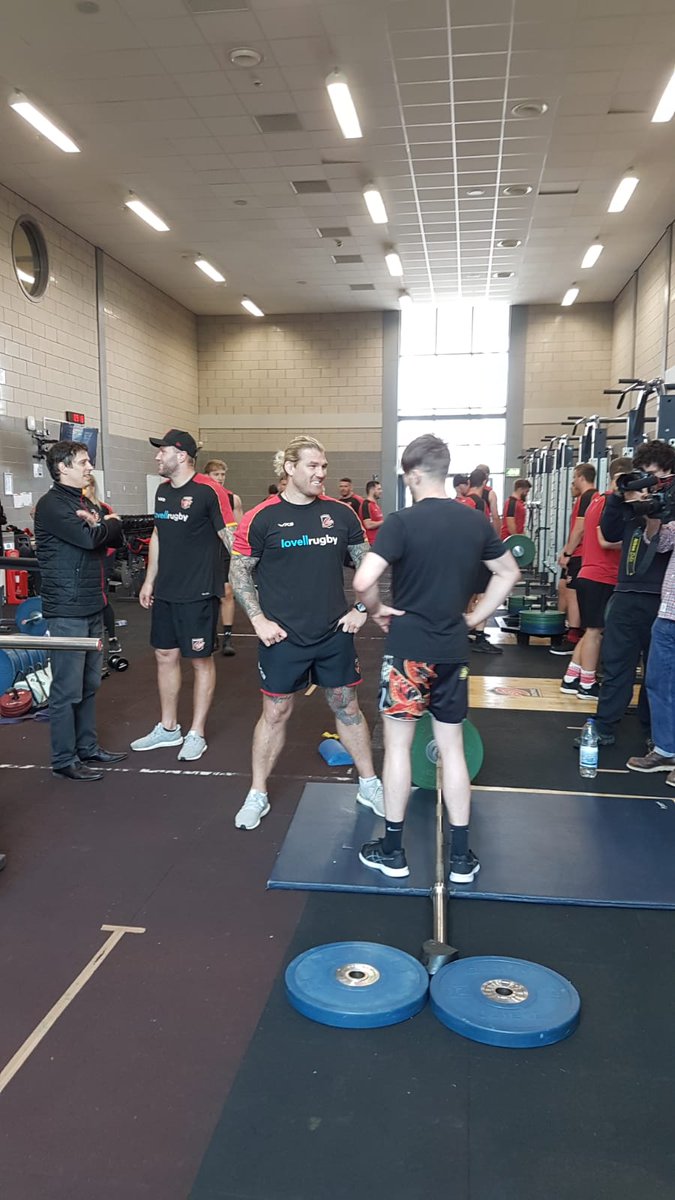 CageWarriors's tweet image. When MMA meets Rugby 👊 🏉

Cage Warriors world champion @jackshoremma trained with @dragonsrugby ahead of #CW104 and Judgement day on April 27th 👏  A HUGE date for Welsh sports!

@BBCScrumV piece coming Sunday... 📺