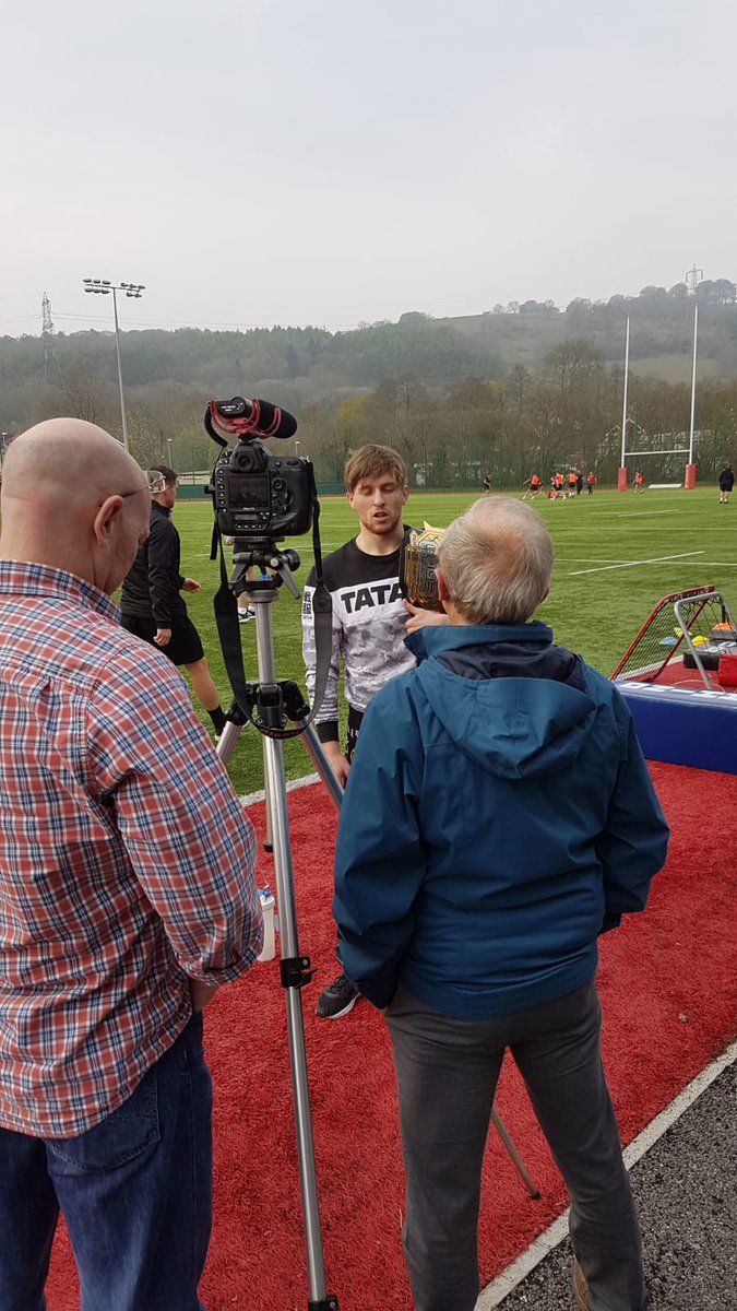 CageWarriors's tweet image. When MMA meets Rugby 👊 🏉

Cage Warriors world champion @jackshoremma trained with @dragonsrugby ahead of #CW104 and Judgement day on April 27th 👏  A HUGE date for Welsh sports!

@BBCScrumV piece coming Sunday... 📺