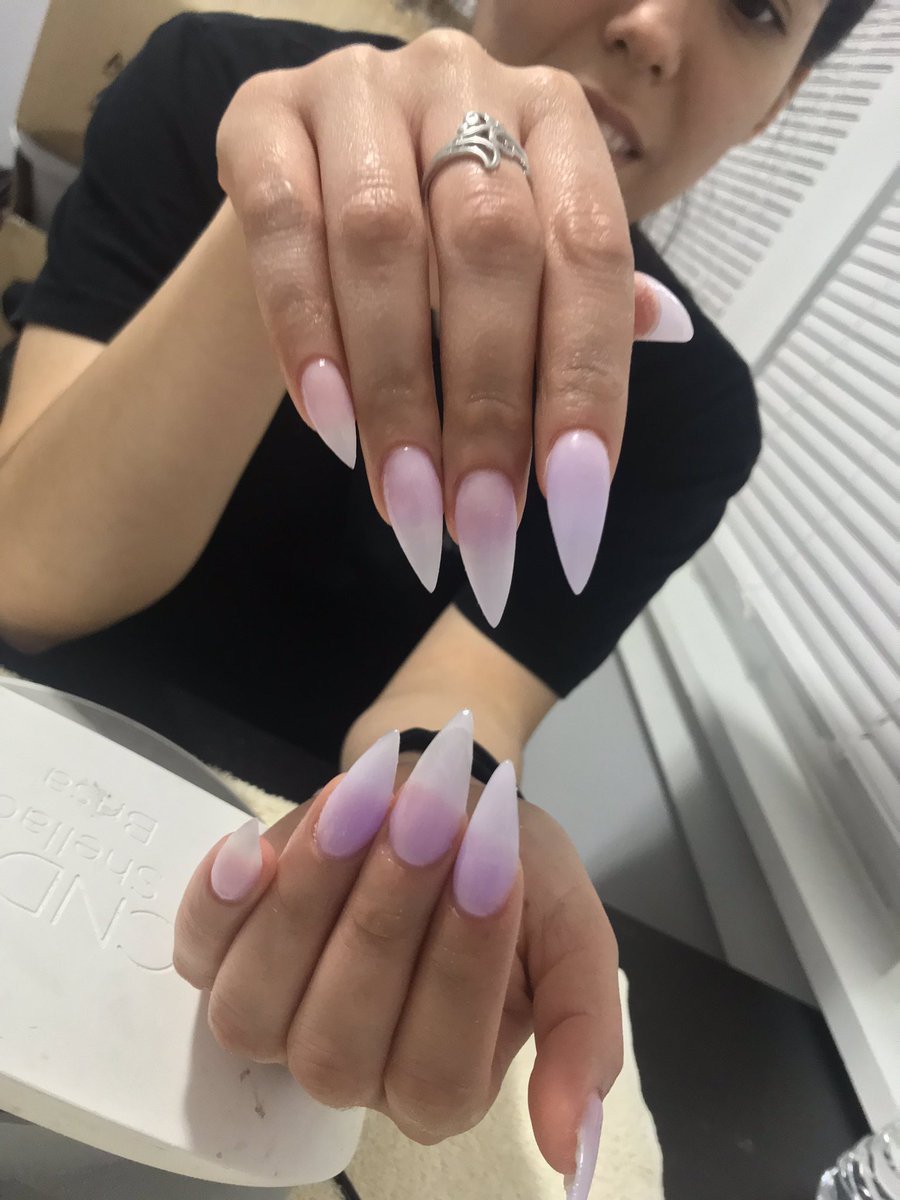 glonailss's tweet photo. Three weeks later ! very little growth and now here she is a fill in with the #nutwhite #nails #claws 🤪 @ShowYourClaws 🔥‼️🔥‼️🔥 https://t.co/8P0WalkZov