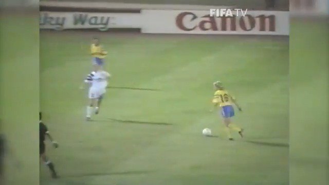 10 #FIFAWWC goals.
Today we introduce Ingrid Johansson's for @svenskfotboll ๐ธ๐ช against @USWNT ๐บ๐ธ in 1991.
Is this the #GreatestGoal?
VOTE NOW ๐ http://fifa.to/GWsnZ7P4VVย