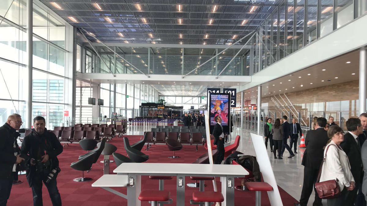 durovray's tweet photo. Avec @EPhilippePM et @Elisabeth_Borne pour inaugurer #Orly3, symbole du nouvel envol pris par l'aéroport de Paris-Orly pour un développement plus respectueux de l’environnement et des riverains. Excellente nouvelle pour cette porte d'entrée en #Essonne et @valdemarne_94. https://t.co/IhvP4ZpUvw
