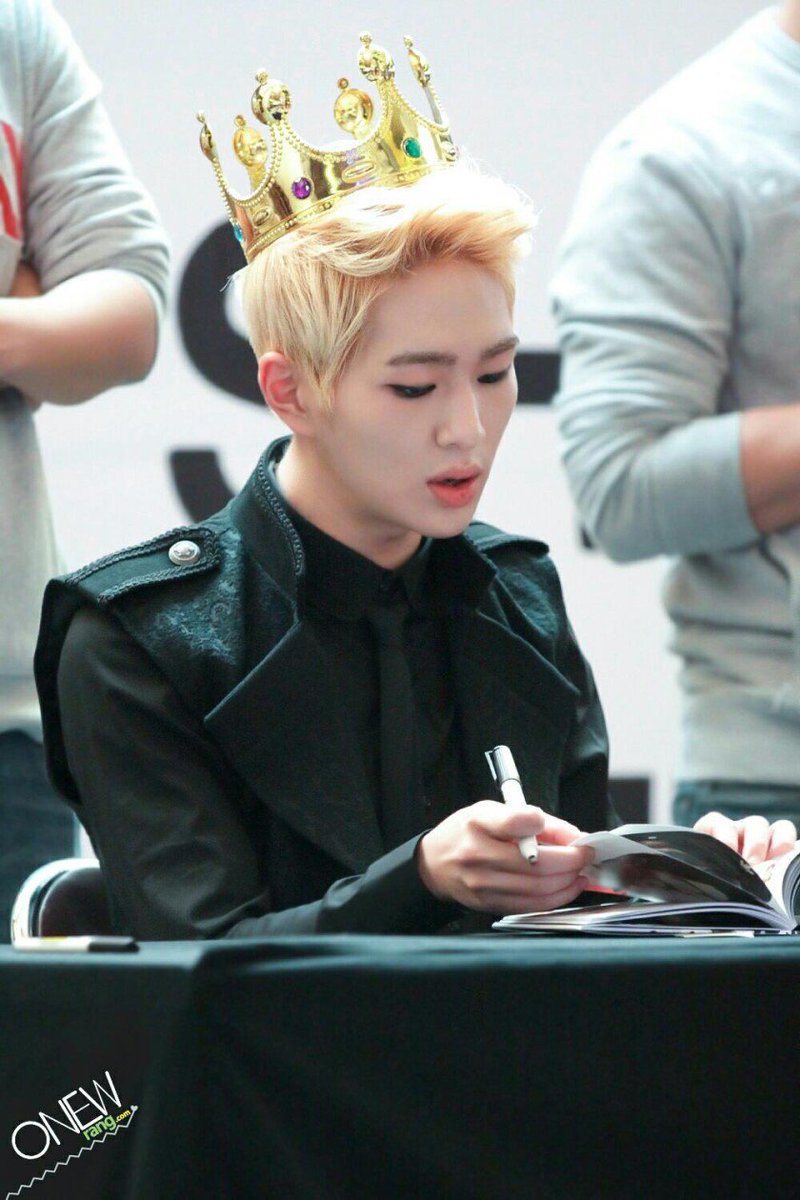 Start off with soft pictures, my friend said, so here's the blonde Jinki. 