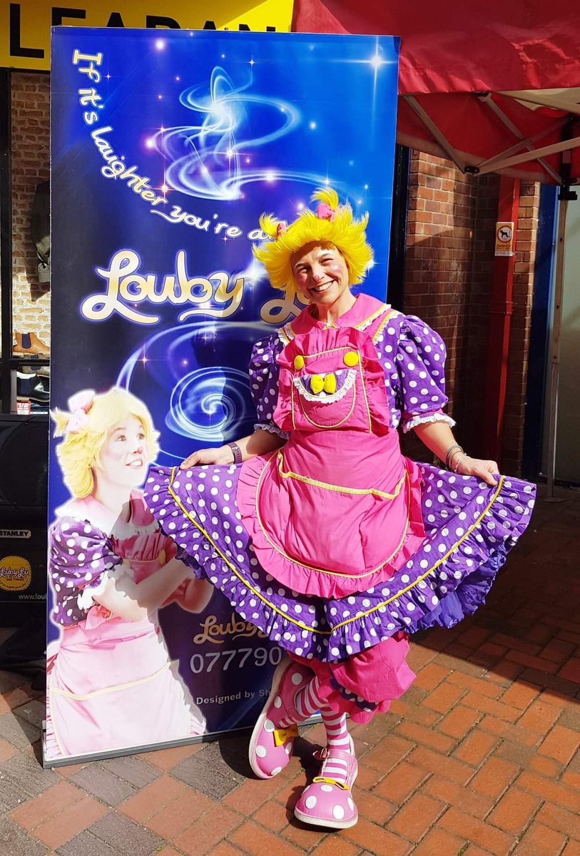 mwchorley's tweet photo. ITS FUN THURSDAY!!! Come down to Market Walk and catch our FREE Easter activities. Today we have @loubylouclown & her special brand of fun 🎉🤡🎤 Plus the #ARTventurers will be crafting Easter goodies 🖌️🎨 Also starting now the Chorley Aglow choir are singing Easter songs 🎶🎶 https://t.co/yCypyioHYL