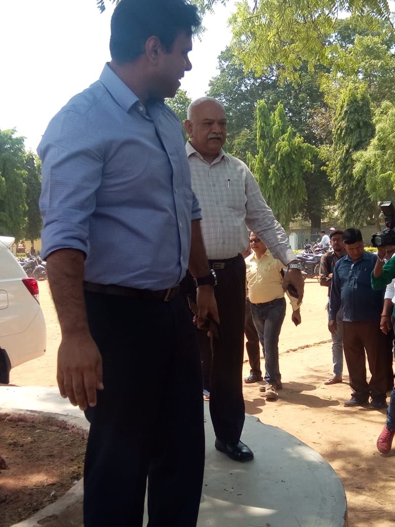 મતદાન જાગૃતિ અભિયાન અંતર્ગત ગોધરા ખાતે પોલીસ પરેડ ગ્રાઉન્ડ થી બાઈક રેલીનું આયોજન  કરવામાં આવ્યું