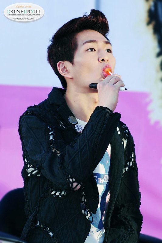 Now now, let's settle our heartbeat for a moment by taking a break, and looking at this cutie. 