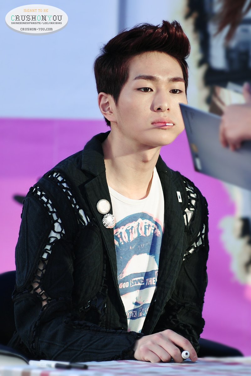 Now now, let's settle our heartbeat for a moment by taking a break, and looking at this cutie. 