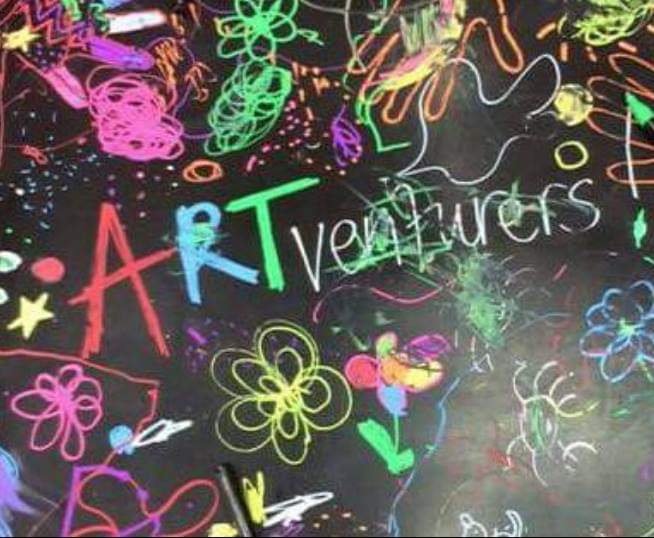mwchorley's tweet photo. ITS FUN THURSDAY!!! Come down to Market Walk and catch our FREE Easter activities. Today we have @loubylouclown & her special brand of fun 🎉🤡🎤 Plus the #ARTventurers will be crafting Easter goodies 🖌️🎨 Also starting now the Chorley Aglow choir are singing Easter songs 🎶🎶 https://t.co/yCypyioHYL